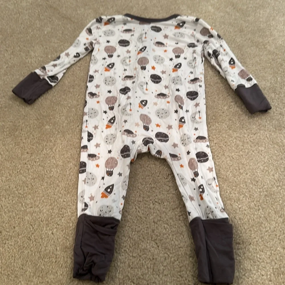 Pear and Co space balloon footie